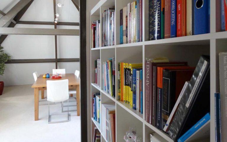 Boekenkast bij MC2